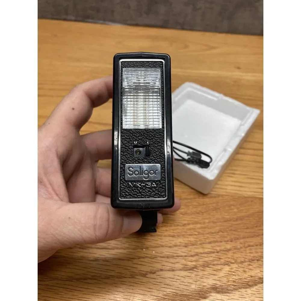 SOLIGOR MK-3A thyristor electronic flash unit - Not tested. Made in Japan.